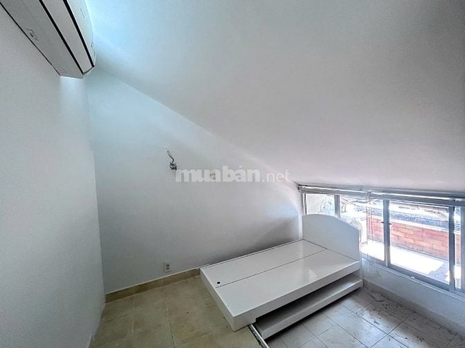 CC 52 P5 Q8 2PN 49m2  sd thang máy, ngay TTHC Q8 SHR tặng nội thất