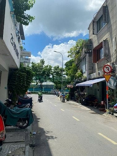 Chính chủ cần bán gấp toà nhà số 1A Thạch Thị Thanh, Quận 1 DTSD 400m2