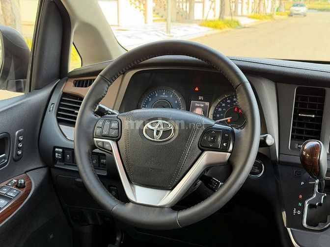 TOYOTA SIENNA 3.5LIMITED [ Date 11.2015 Model 2016 / Odo 50.000km ]
