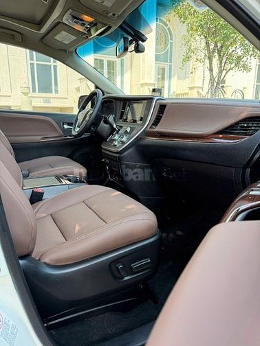 TOYOTA SIENNA 3.5LIMITED [ Date 11.2015 Model 2016 / Odo 50.000km ]