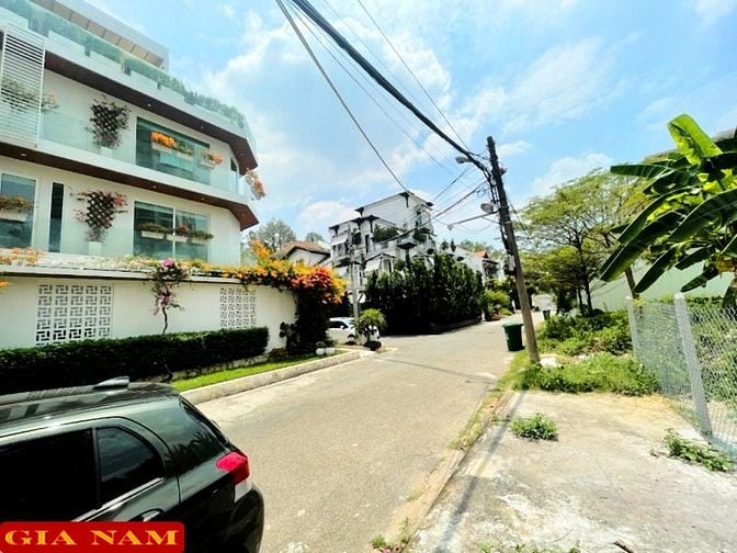 BÁN ĐẤT BIỆT THỰ : 200 LÔ B8 NGUYỄN VĂN HƯỞNG - P. THẢO ĐIỀN - Q. 2 