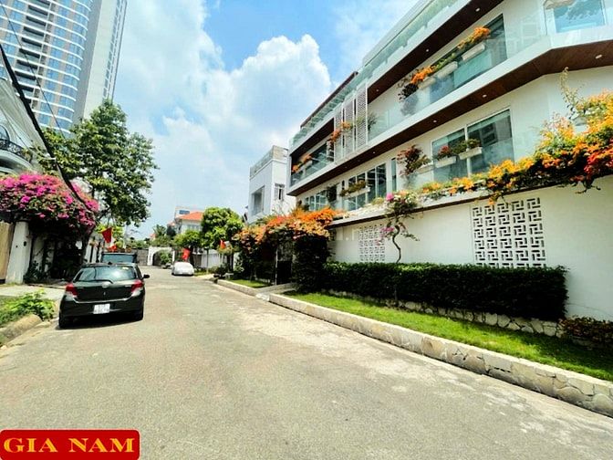BÁN ĐẤT BIỆT THỰ : 200 LÔ B8 NGUYỄN VĂN HƯỞNG - P. THẢO ĐIỀN - Q. 2 