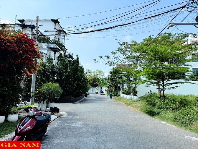 BÁN ĐẤT BIỆT THỰ : 200 LÔ B8 NGUYỄN VĂN HƯỞNG - P. THẢO ĐIỀN - Q. 2 