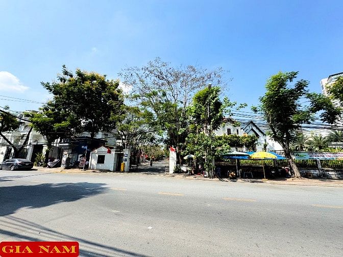 BÁN ĐẤT BIỆT THỰ : 200 LÔ B8 NGUYỄN VĂN HƯỞNG - P. THẢO ĐIỀN - Q. 2 