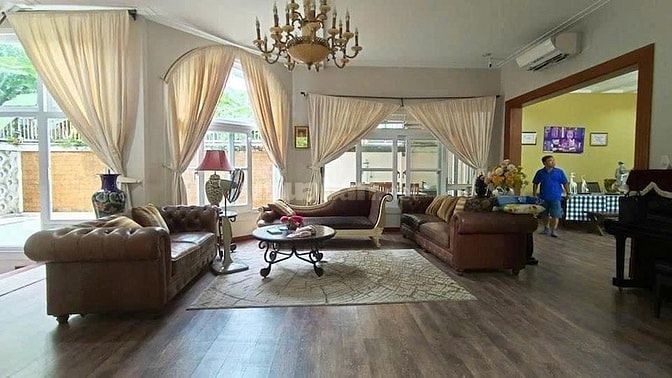 Bán biệt thự Thạnh Mỹ Lợi, 550 m², 25m × 22m, hầm + 3 lầu, 4PN, gara ô