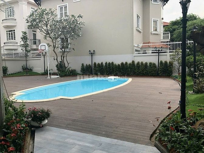 Bán biệt thự Thạnh Mỹ Lợi, 550 m², 25m × 22m, hầm + 3 lầu, 4PN, gara ô