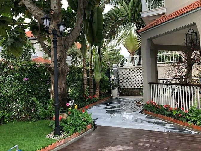 Bán biệt thự Thạnh Mỹ Lợi, 550 m², 25m × 22m, hầm + 3 lầu, 4PN, gara ô