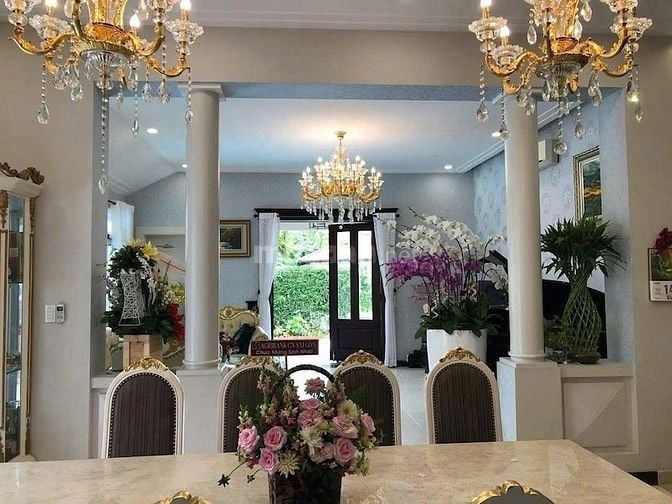 Bán biệt thự Thạnh Mỹ Lợi, 550 m², 25m × 22m, hầm + 3 lầu, 4PN, gara ô
