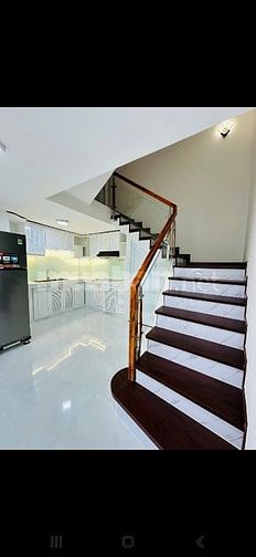 Nhà mới đẹp. Hẻm Xe Hơi. Sát mặt tiền đường Phạm Văn Hai. 4 tầng. 40m.