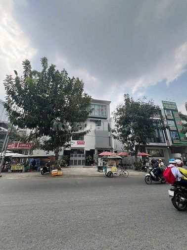 Bán căn góc đường Lê văn linh và Tân vĩnh,Q4,dt:9x19m,giá:129tỷ(7lầu)