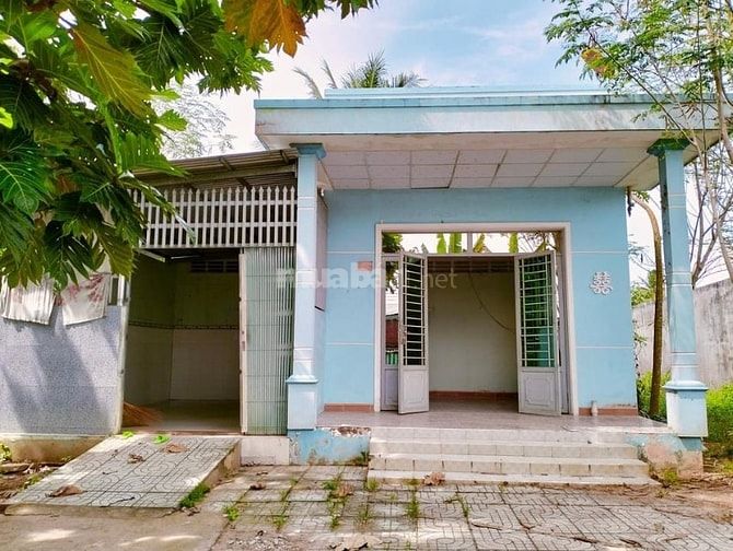 Bán nhà  va đất  mặt tiền quốc lộ 60. Gồm 2 sỗ  hồngThanh tân .Bến tre