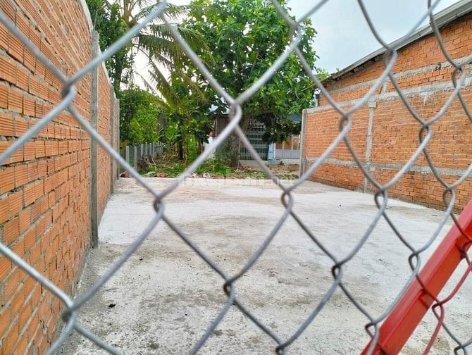 Bán nhà  va đất  mặt tiền quốc lộ 60. Gồm 2 sỗ  hồngThanh tân .Bến tre