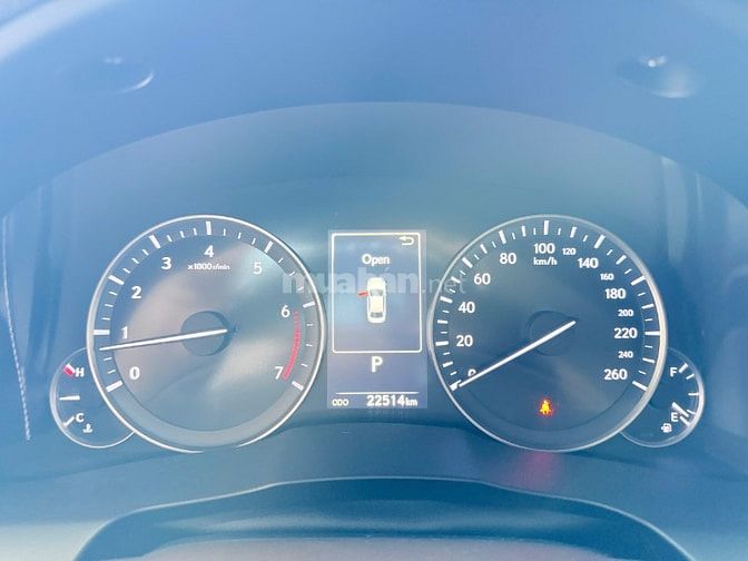 LEXUS ES250  • Đklđ : 2017 Date 2016 • Một chủ mua mới từ đầu