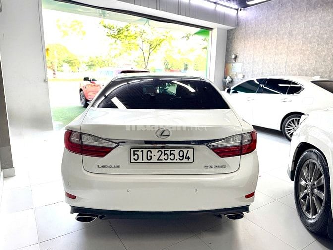 LEXUS ES250  • Đklđ : 2017 Date 2016 • Một chủ mua mới từ đầu