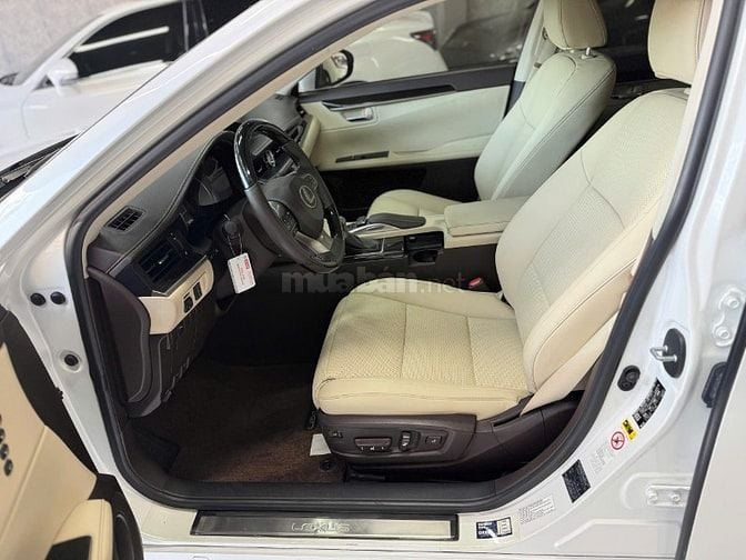 LEXUS ES250  • Đklđ : 2017 Date 2016 • Một chủ mua mới từ đầu