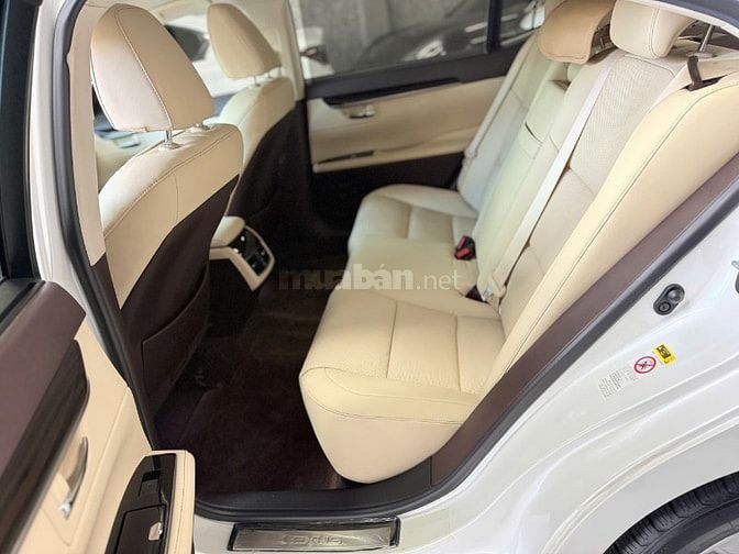 LEXUS ES250  • Đklđ : 2017 Date 2016 • Một chủ mua mới từ đầu