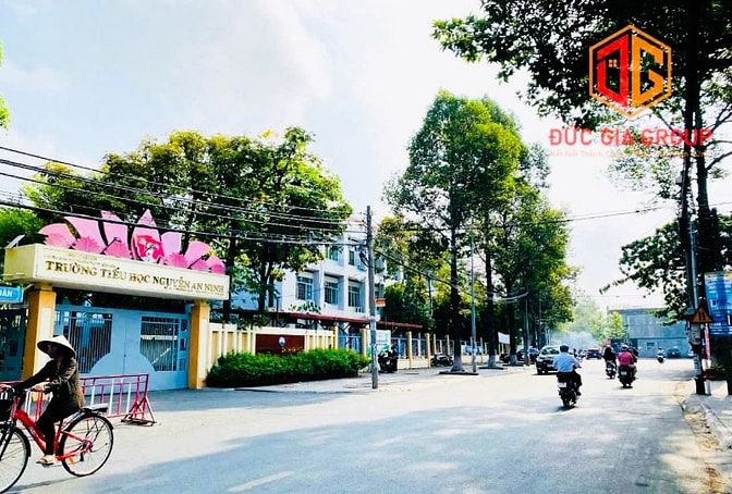 Bán nhà mặt tiền đường Trương Định; sổ hồng 306m2 giá 30 tỷ