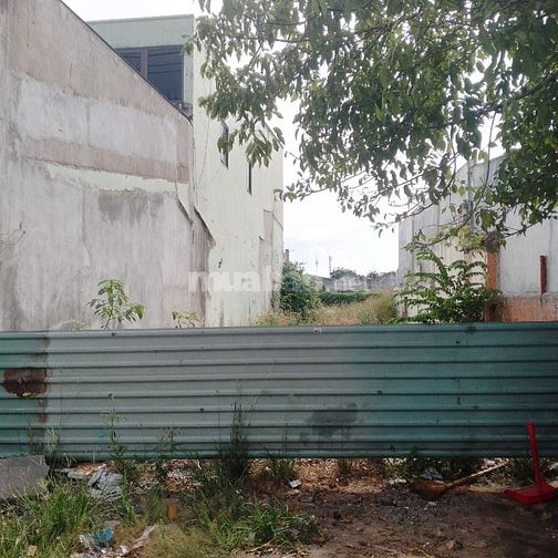 Nhà ở và đất trống mặt tiền đường quốc lộ 50