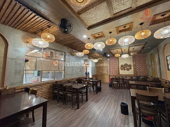 Bán nhà mặt tiền đường Trương Định; sổ hồng 306m2 giá 30 tỷ