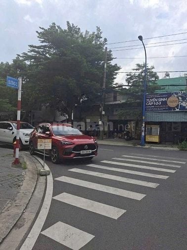 Bán gấp lô đất có căn nhà cấp 4 dạng kho đang cho thuê 18tr/tháng, 