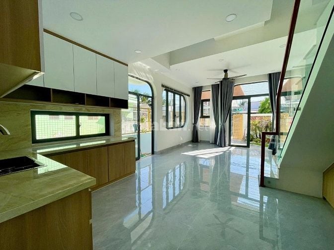Bán nhà MTKD-DT114m2-2tầng-3PN- Sân ôtô-chợ vĩnh Phươn- Nha Trang-2ty9
