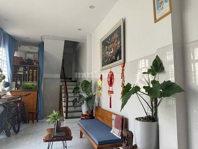 Bán nhà 2 lầu mặt tiền đường giá 6,5 tỷ phường Bình Trưng TPHCM 
