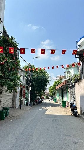 Bán nhà 2 lầu mặt tiền đường giá 6,5 tỷ phường Bình Trưng TPHCM 
