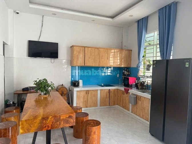 Bán nhà 2 lầu mặt tiền đường giá 6,5 tỷ phường Bình Trưng TPHCM 