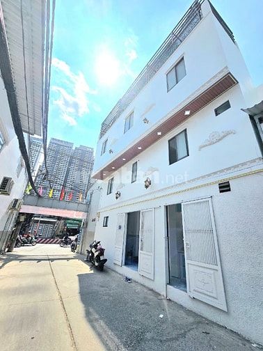 Nhà mặt tiền Huỳnh Tấn Phát ngay trung tâm quận 7