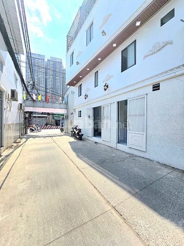Nhà mặt tiền Huỳnh Tấn Phát ngay trung tâm quận 7