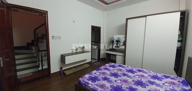 NHÀ PHỐ 2 LẦU RỘNG VÀ 1 SÂN THƯỢNG