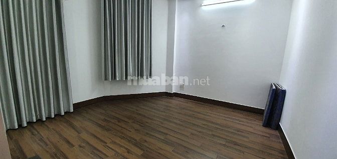 NHÀ PHỐ 2 LẦU RỘNG VÀ 1 SÂN THƯỢNG