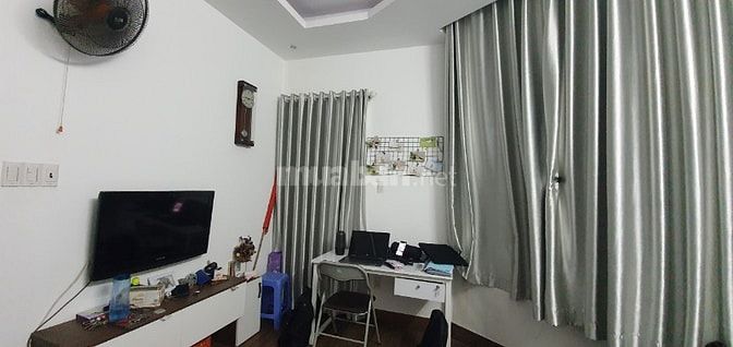 NHÀ PHỐ 2 LẦU RỘNG VÀ 1 SÂN THƯỢNG