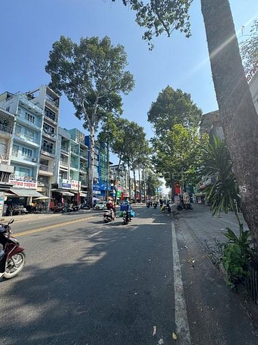 Cho thuê nhà Mặt Tiền 114 Ngô Gia Tự - Phố Nội Thất - DTS 726m2.