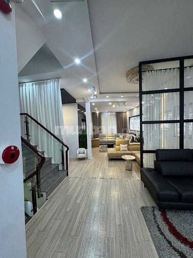 Cho thuê nhà Mặt Tiền 114 Ngô Gia Tự - Phố Nội Thất - DTS 726m2.