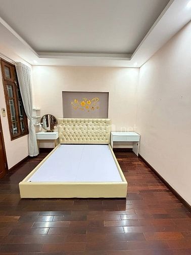 Nhà mặt ngõ Trần Quốc Hoàn, đi bộ sang Trường NBK, gara Ô tô vào nhà