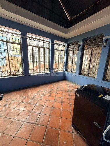 Nhà mặt ngõ Trần Quốc Hoàn, đi bộ sang Trường NBK, gara Ô tô vào nhà