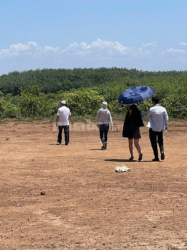 Bán đất mặt tiền đường 32m hiện hữu, sổ sẵn sang tên ngay, giá 1tr/m2