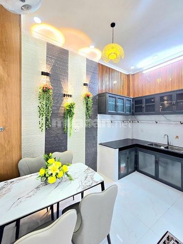 🔥🔥🔥 BÁN NHÀ GIAO GIỮ SỔ HỒNG RIÊNG - NHÀ TO 4M❌10M - GIÁP QUẬN 7 🔥