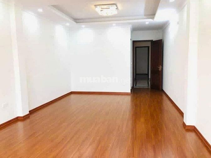 Cho thuê nhà mặt phố Đại La 80m2 x 6 tầng, thang máy, giá cực sốc 42tr