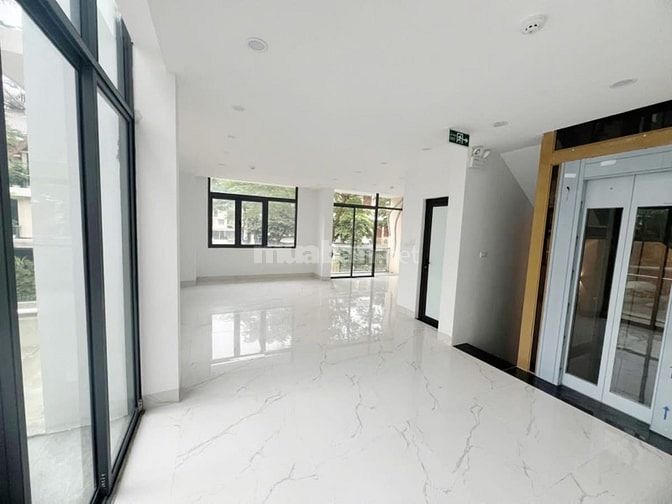 J - AN PHÚ Villa, Dương Nội, Lô góc 3 mặt, đẹp, mới, dòng tiền sẵn đều