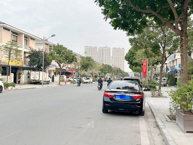 J - AN PHÚ Villa, Dương Nội, Lô góc 3 mặt, đẹp, mới, dòng tiền sẵn đều