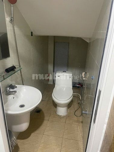 Cho thuê Mặt băng kinh doanh trệt, 4,3m x 23m đường Nguyễn Tri Phương.