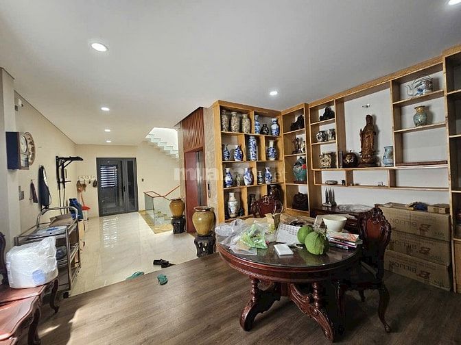 Mặt Tiền 47b Ca Văn Thỉnh,460m2 sàn, thang máy lớn, ốp gỗ xịn, 23tỷ920