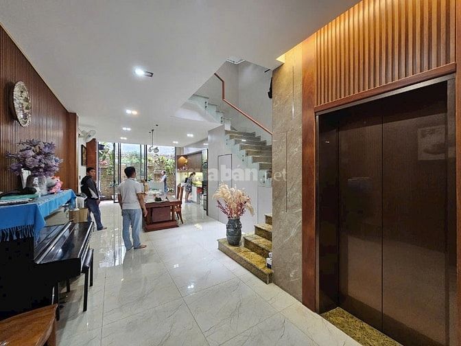 Mặt Tiền 47b Ca Văn Thỉnh,460m2 sàn, thang máy lớn, ốp gỗ xịn, 23tỷ920