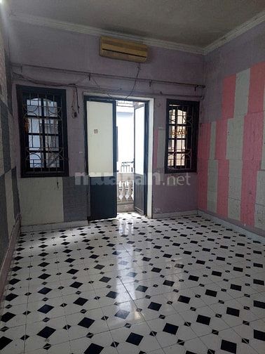 Cho thuê nhà ngõ 1080 Hồng Hà, đối diện Viện 108