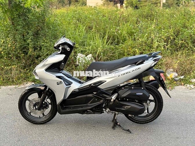 AB 2025 odo 3 ngàn cây 2 gương 2 khoá đày đủ lốp r