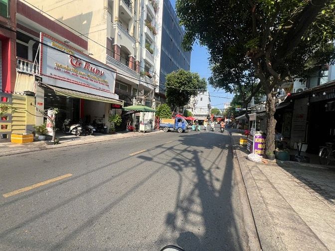 Bán Nhà MT Nguyễn Minh Hoàng, Ngang 5, Cn 73.8m, Hầm 4 Tầng, giá 28 tỷ