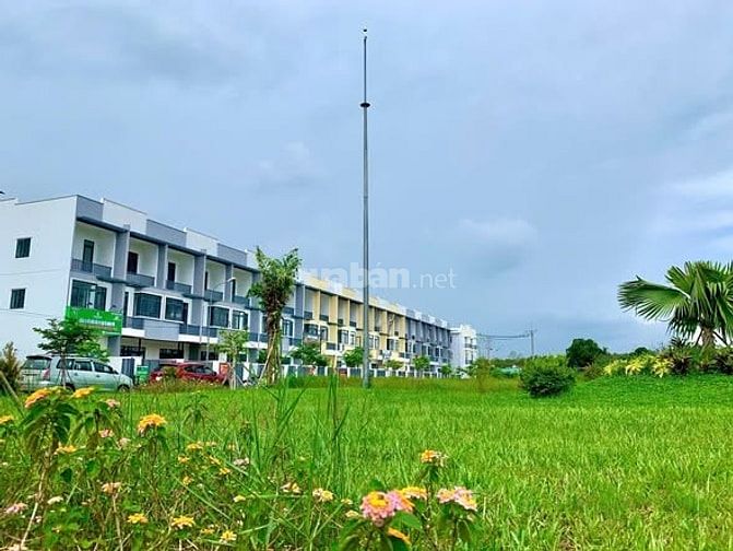 Bán nhà phố Phước Đông New City 1 trệt 2 lầu giá 2,19 tỷ cho thuê 15tr