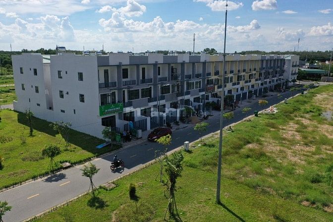 Bán nhà phố Phước Đông New City 1 trệt 2 lầu giá 2,19 tỷ cho thuê 15tr
